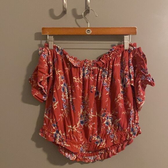 American Eagle Outfitters Red Floral Off The Shoulder Top Size Large NWOT - Picture 2 of 8